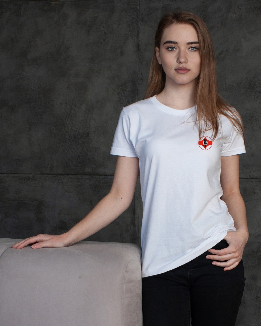 Camiseta Feminina Karatê – Estilo, Força e Movimento