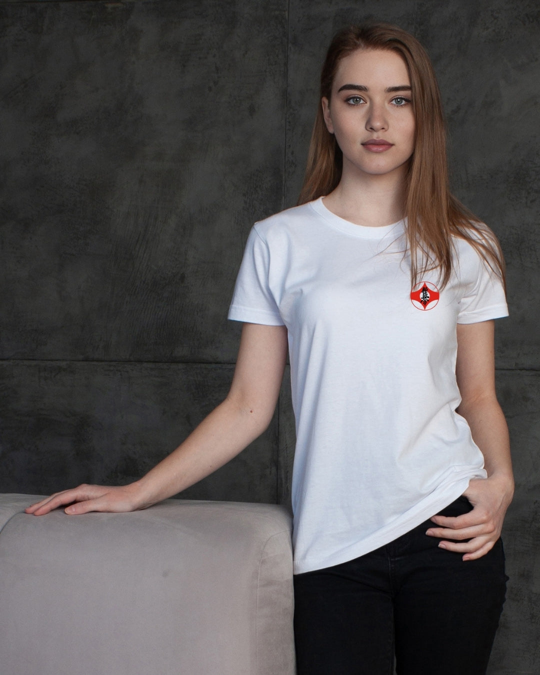 Camiseta Feminina Karatê – Estilo, Força e Movimento