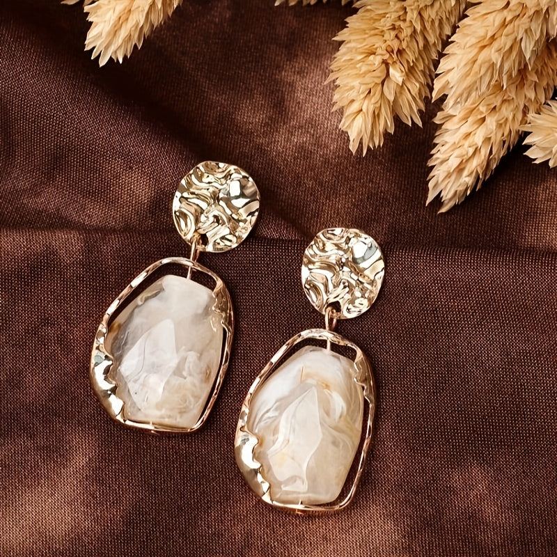 1 Pair Women's Vintage Elegant Ear Studs - Golden-Tone Metal with Beige/Neutral Tones, Everyday & Special Occasion Jewelry for Wedding, Party, Valentine's/Mother's Day Gift - Year-Round Timeless Accessory, Wedding Earrings, P
