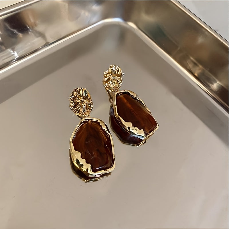 1 Pair Women's Vintage Elegant Ear Studs - Golden-Tone Metal with Beige/Neutral Tones, Everyday & Special Occasion Jewelry for Wedding, Party, Valentine's/Mother's Day Gift - Year-Round Timeless Accessory, Wedding Earrings, P