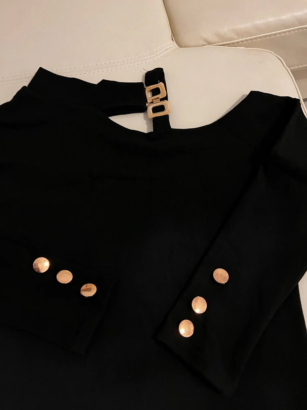 Blusa Feminina Ombro Único com Corrente – Manga Longa, Estilo Fashion e Sofisticado