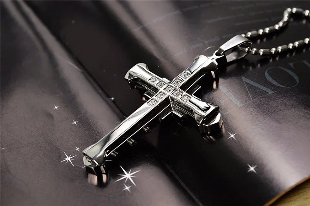 Pingente Masculino Cruz Cristal – Jesus, Zircônia, Dourado/Preto/Azul, Aço Inoxidável