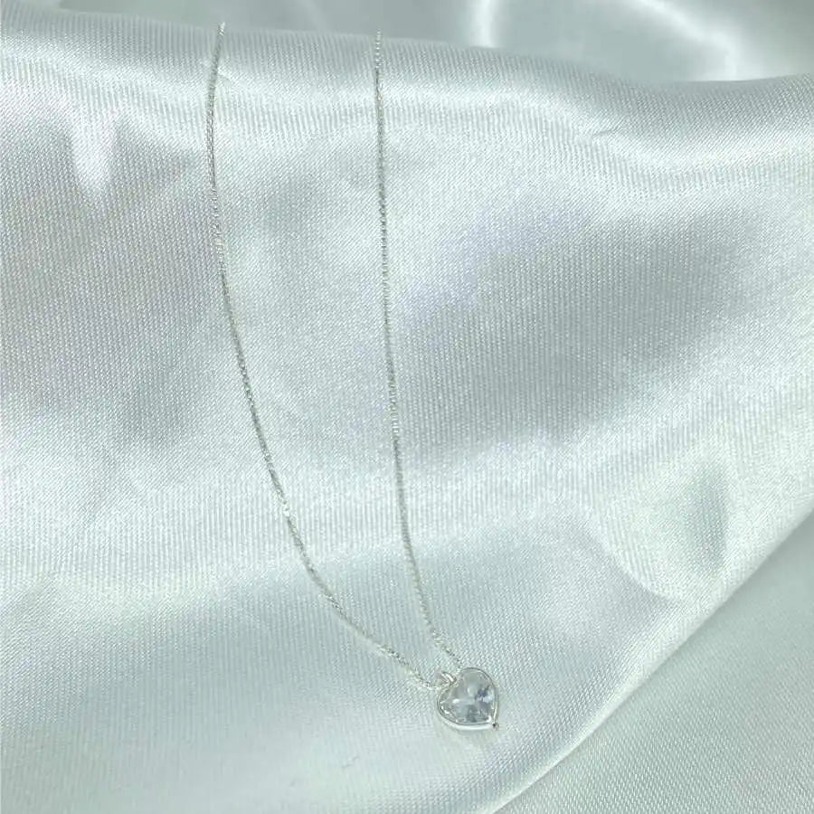 Colar Feminino – Presente para Esposa, Namorada ou Noiva, Coração com Ponto de Luz em Prata