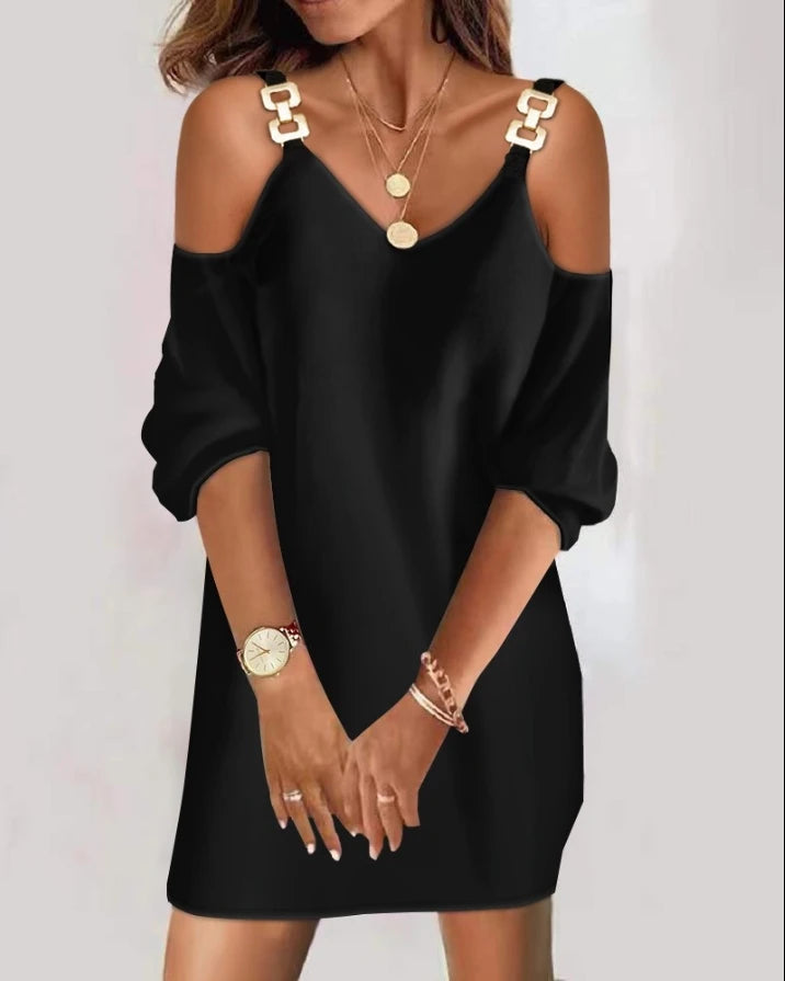 Vestido Feminino 2025 – Ombros Vazados, Manga Longa e Detalhe Metálico Casual