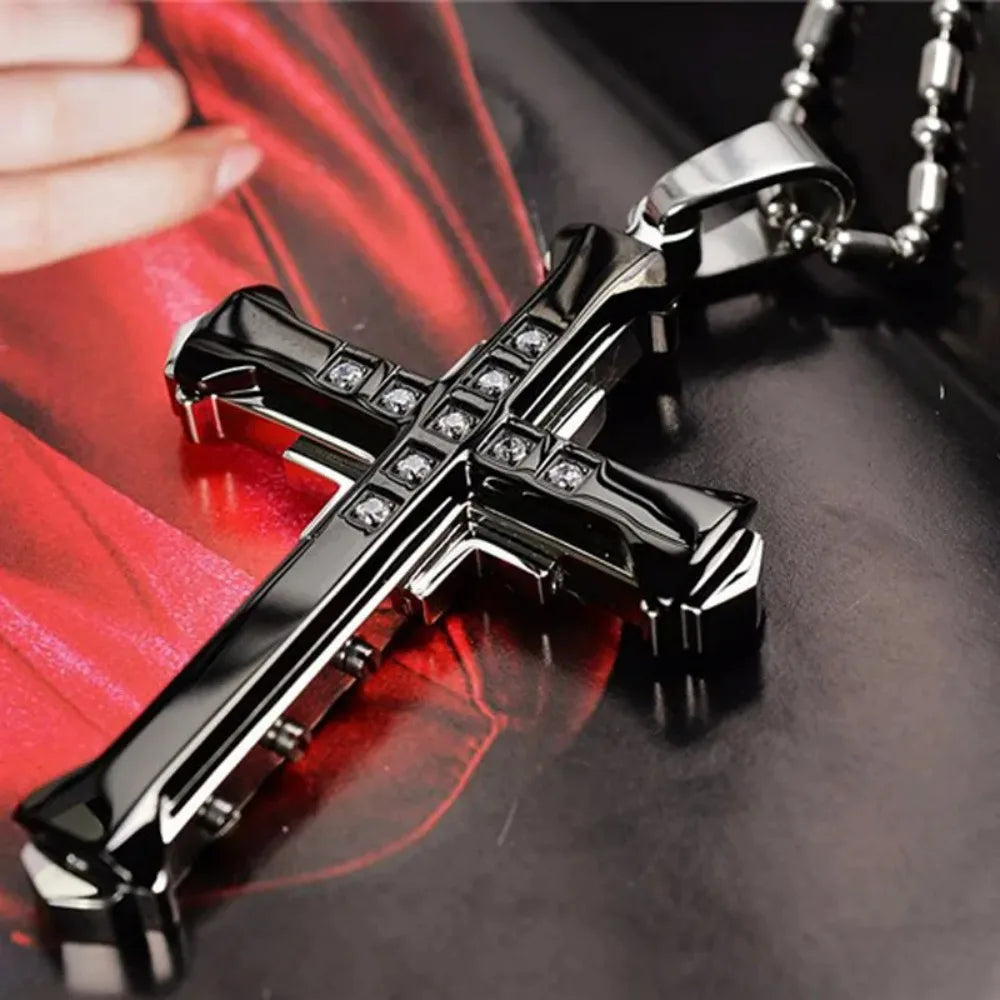 Pingente Masculino Cruz Cristal – Jesus, Zircônia, Dourado/Preto/Azul, Aço Inoxidável