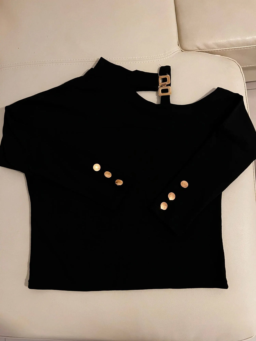 Blusa Feminina Ombro Único com Corrente – Manga Longa, Estilo Fashion e Sofisticado