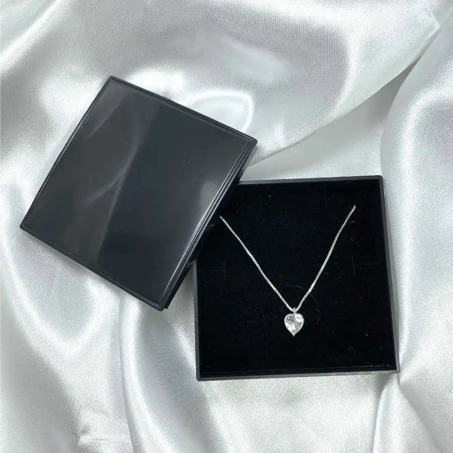 Colar Feminino – Presente para Esposa, Namorada ou Noiva, Coração com Ponto de Luz em Prata