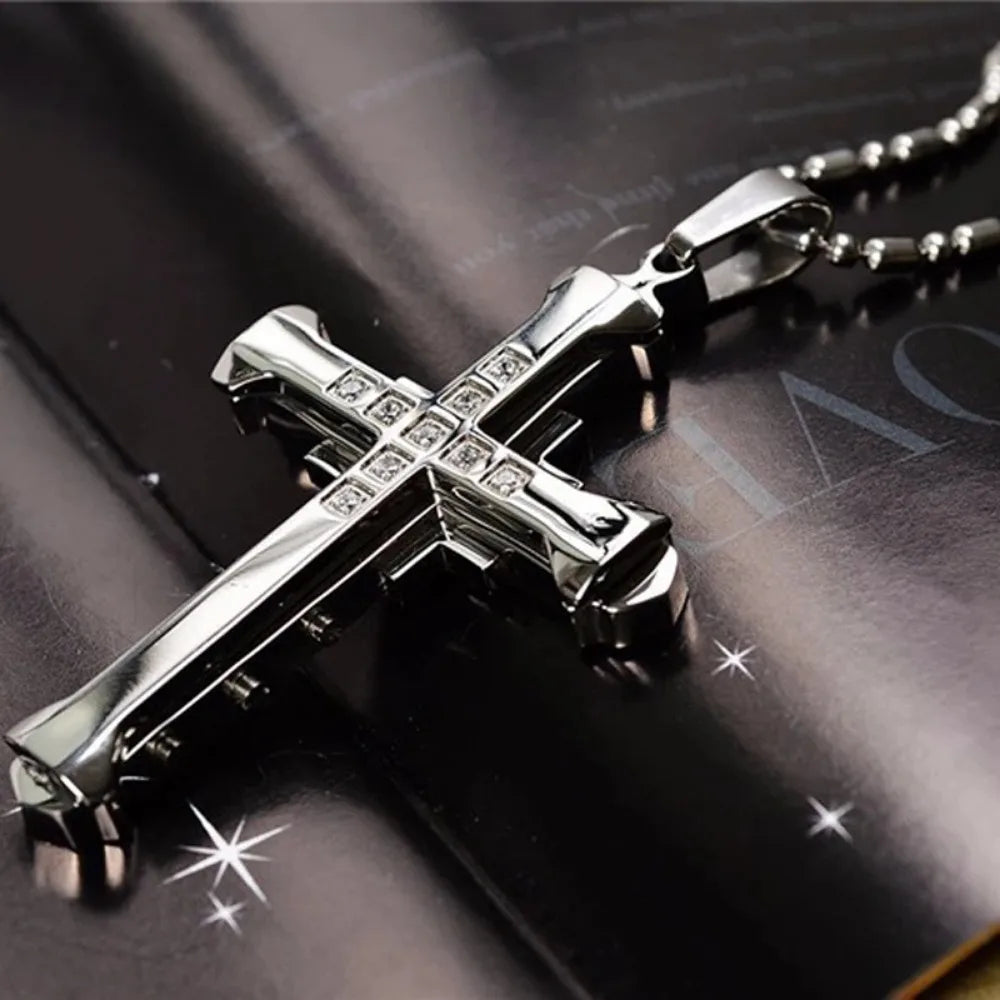 Pingente Masculino Cruz Cristal – Jesus, Zircônia, Dourado/Preto/Azul, Aço Inoxidável