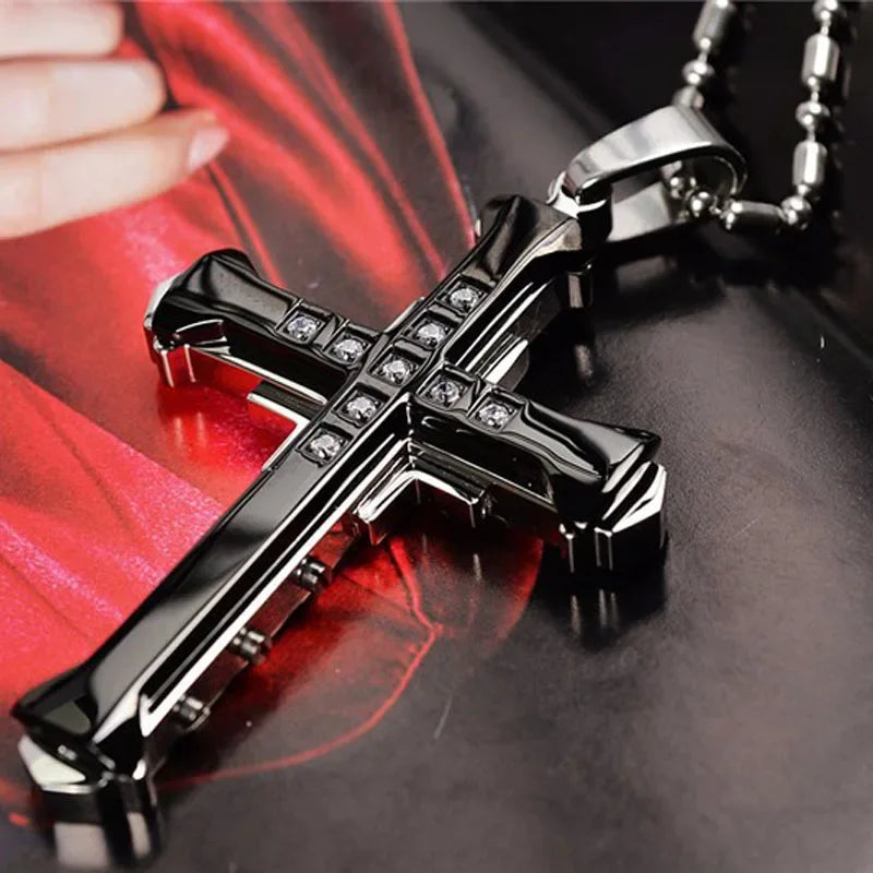 Pingente Masculino Cruz Cristal – Jesus, Zircônia, Dourado/Preto/Azul, Aço Inoxidável
