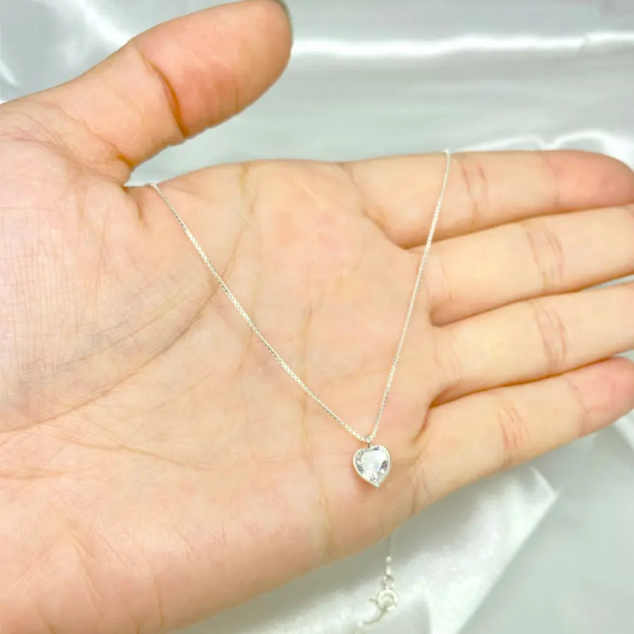 Colar Feminino – Presente para Esposa, Namorada ou Noiva, Coração com Ponto de Luz em Prata