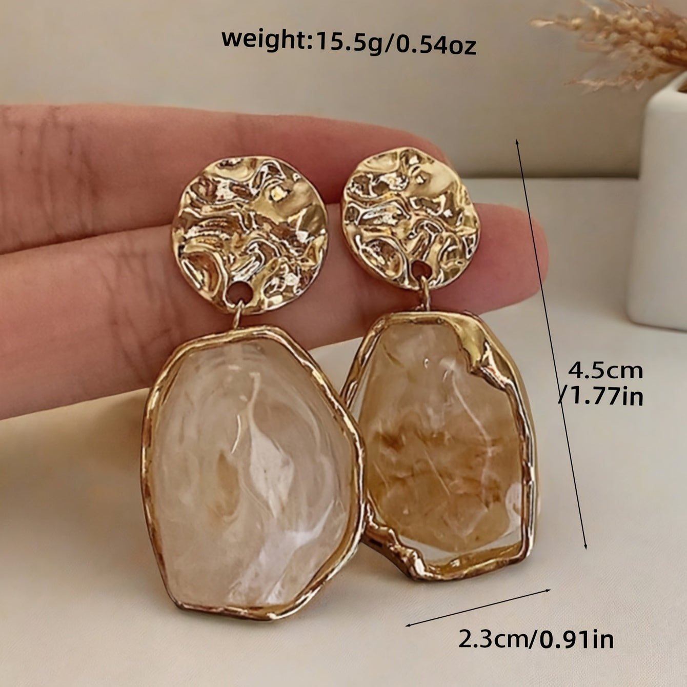 1 Pair Women's Vintage Elegant Ear Studs - Golden-Tone Metal with Beige/Neutral Tones, Everyday & Special Occasion Jewelry for Wedding, Party, Valentine's/Mother's Day Gift - Year-Round Timeless Accessory, Wedding Earrings, P